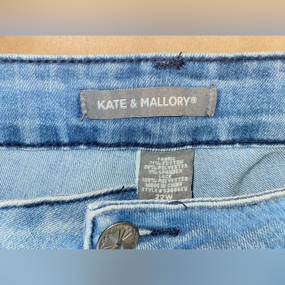 Kate & Mallory Stretch 5-Pocket Crochet Trimmed Cropped Jeans Plus Size 22W - Picture 9 of 9